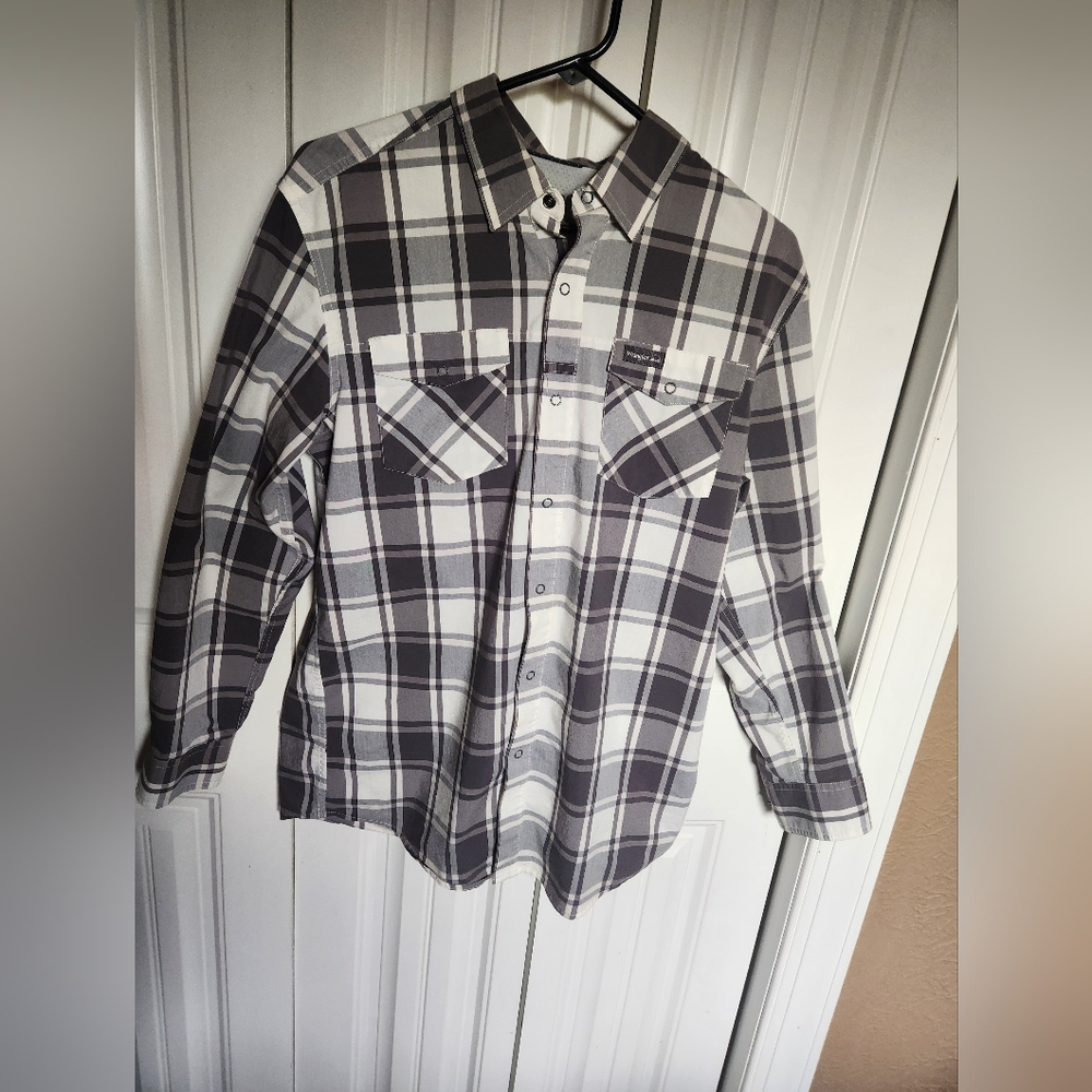 Wrangler Men's Black and White Plaid Shirt With Snaps- Medium - Picture 2 of 8